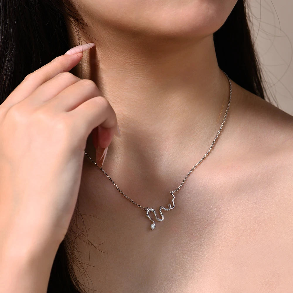 Colar Moissanite Serpente em Prata 925 - Brilho Elegante para Presentear