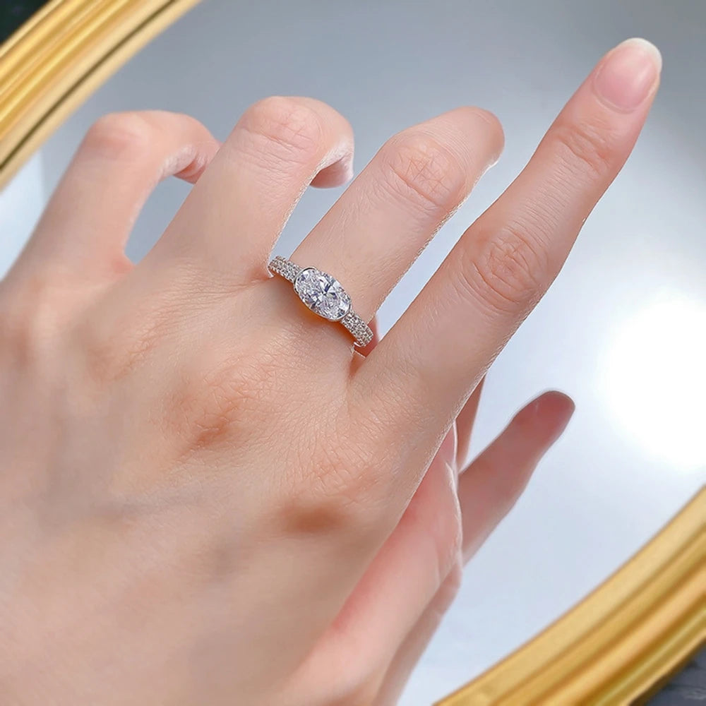 Anel de Prata 925 com Safira Oval 6x9 mm e Brilho Elegante