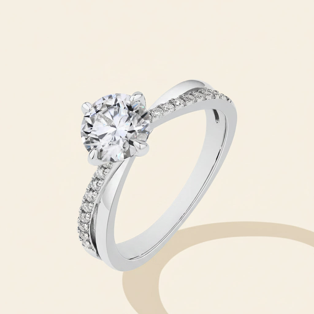 Anel de Noivado Classic Moissanite em Prata 925 com 4 Garras