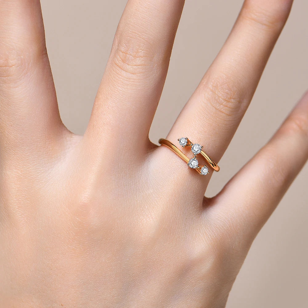 Anel Moissanite Curvo em Prata S925 - Elegância Casual e Sofisticada