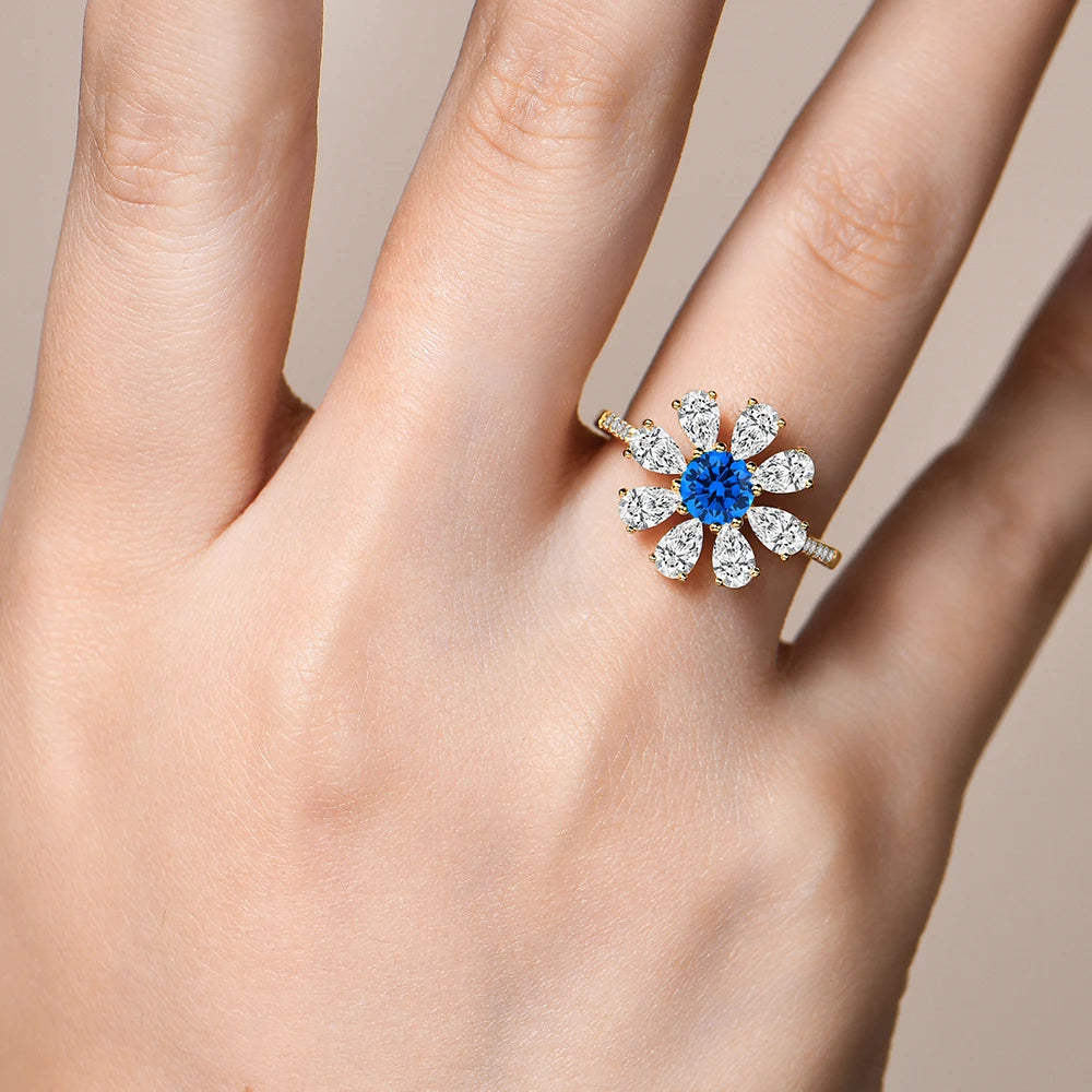Anel Moissanite Pear Cut com Prata 925 e Flor Delicada