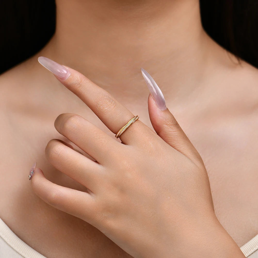 Anel Moissanite S925 Prata 925 com Banho Ouro 18K - Brilho Elegante para Casamento e Uso Diário