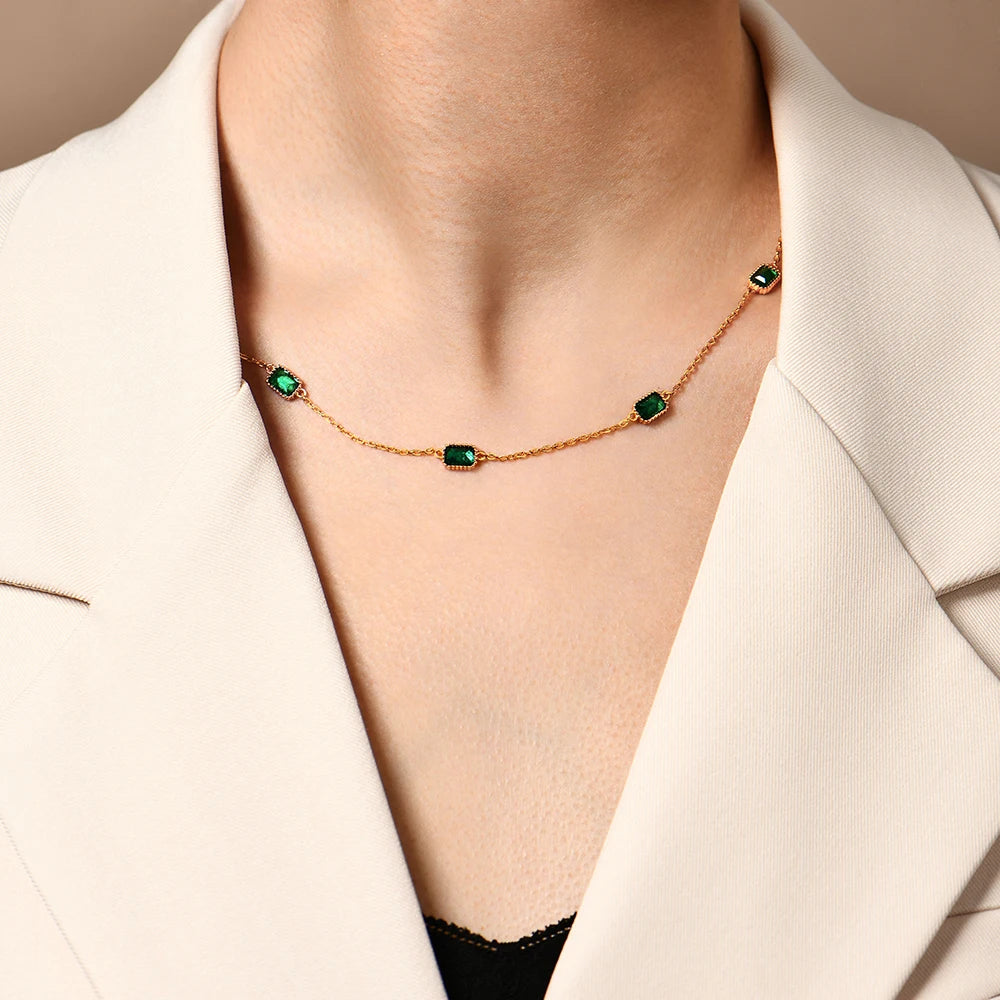 Colar Elegante com Esmeralda Zambiana e Prata 925 ATTAGEMS
