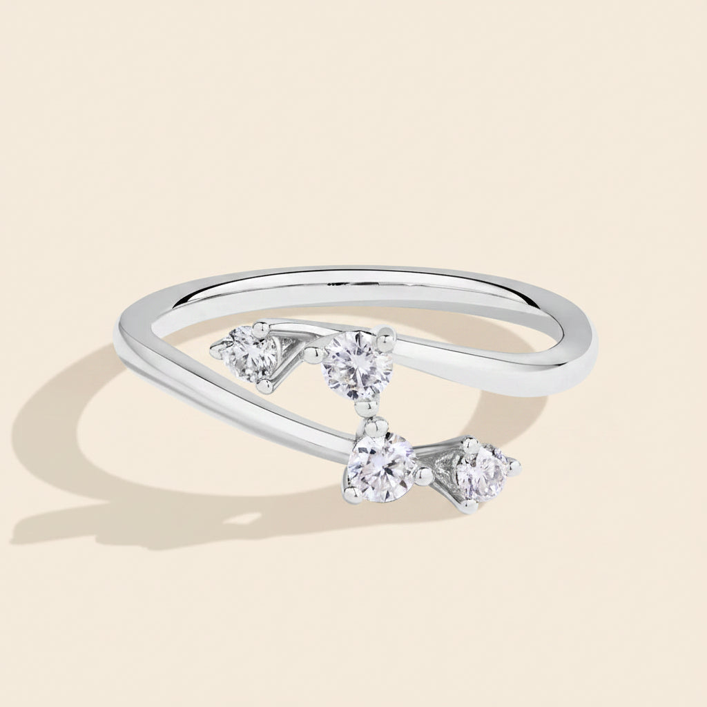 Anel Moissanite Curvo em Prata S925 - Elegância Casual e Sofisticada