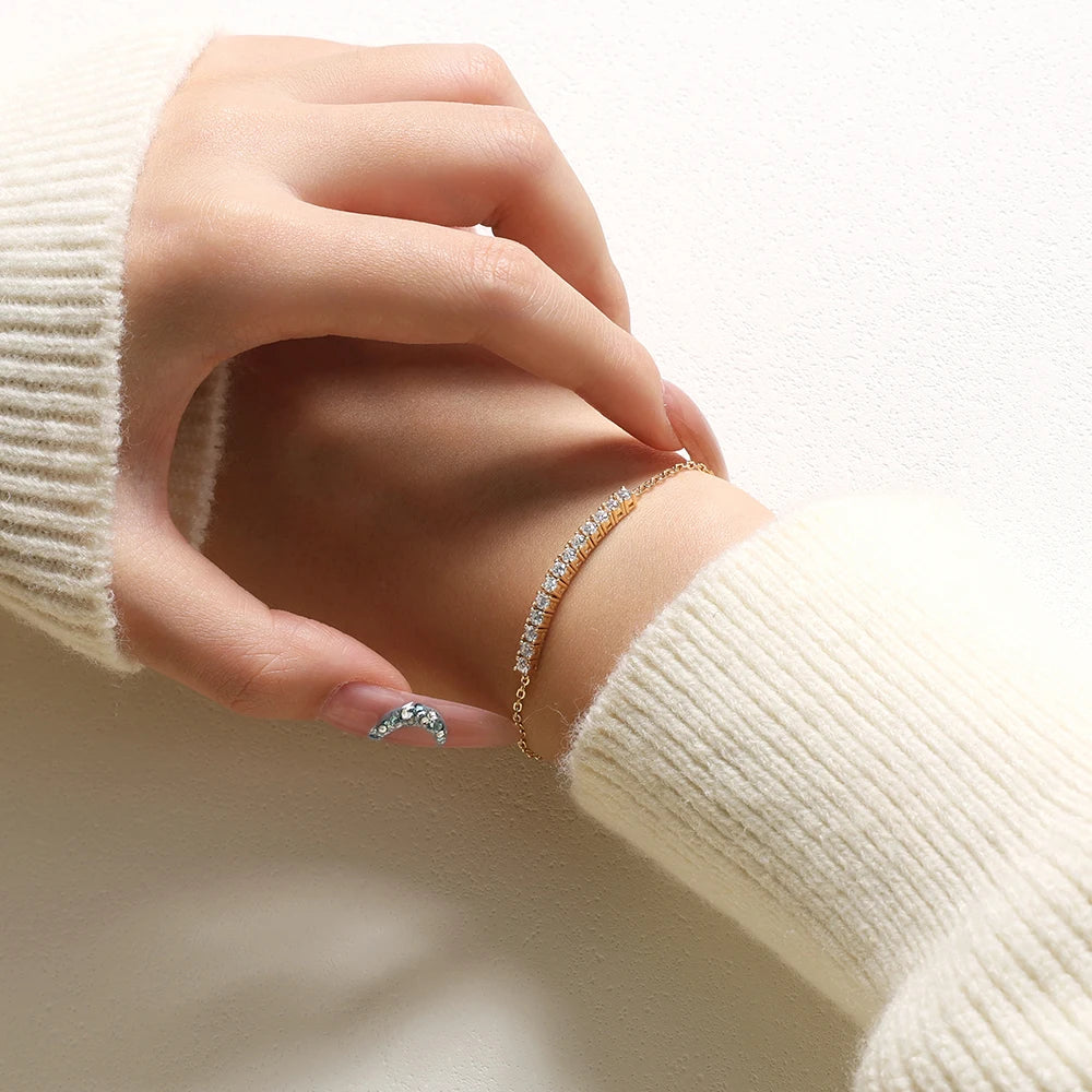 Bracelete Riviera Moissanite em Prata 925 com Banho Dourado Ajustável