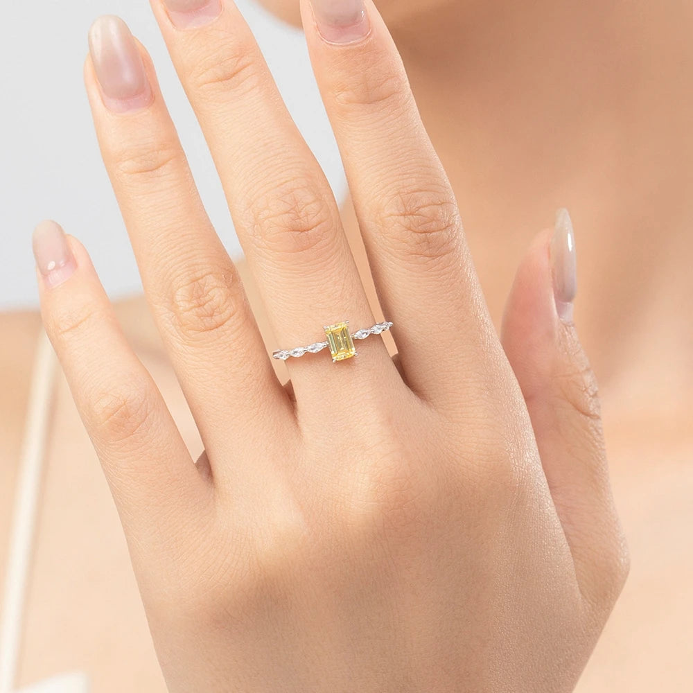 Anel Feminino em Prata 925 com Pedra Lapidada 4x6 mm