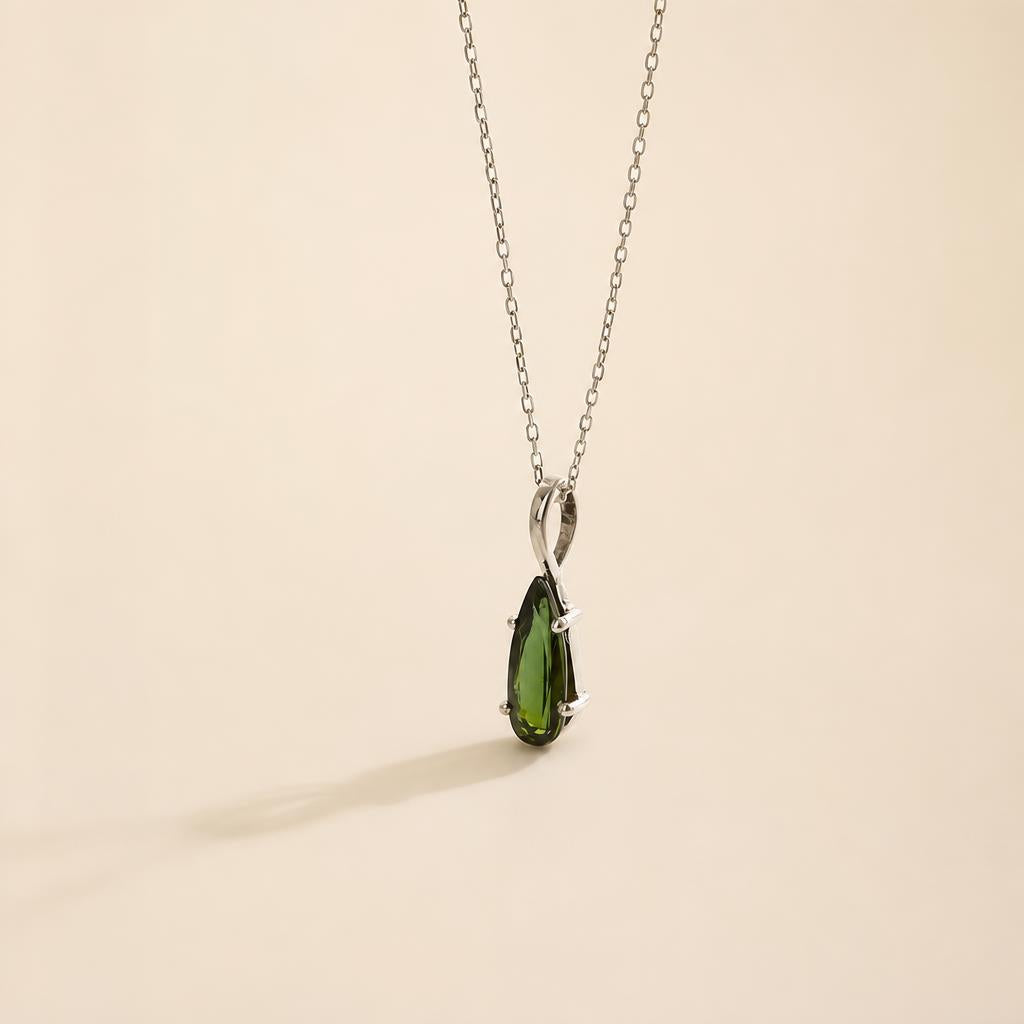 Kambô Necklace - imagem tratada por IA