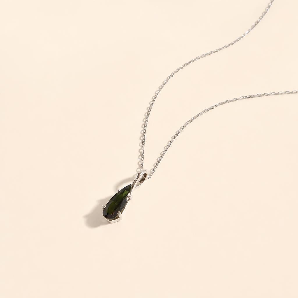 Kambô Necklace - imagem tratada por IA
