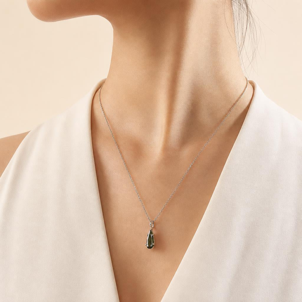 Kambô Necklace - imagem tratada por IA