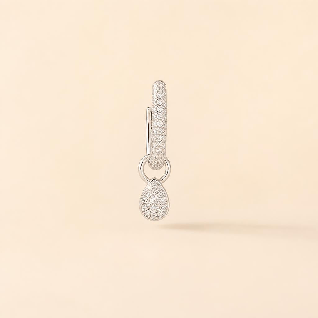 Orvalho Earrings - imagem tratada por IA