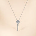 Lume Necklace - imagem tratada por IA