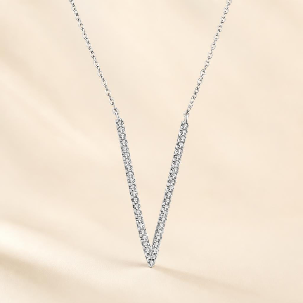 Clareira Necklace - imagem tratada por IA