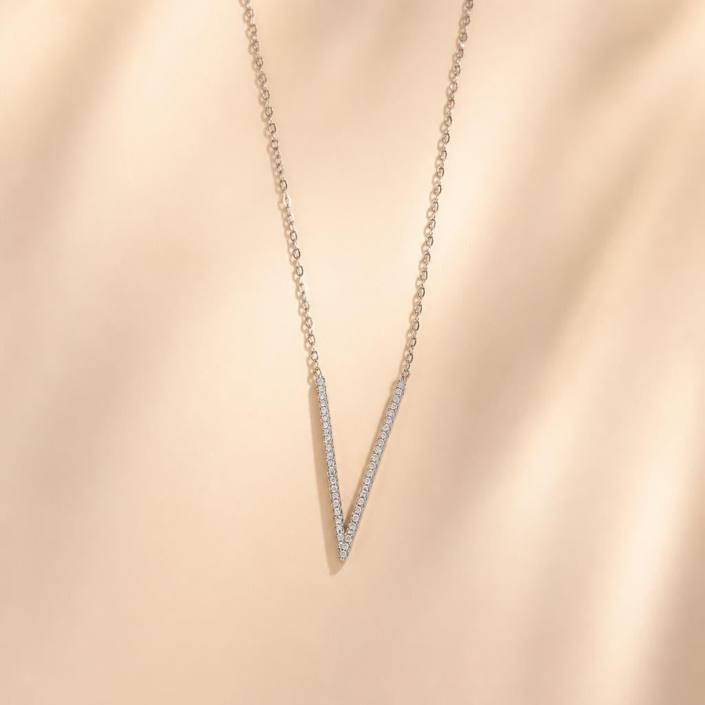 Clareira Necklace - imagem tratada por IA