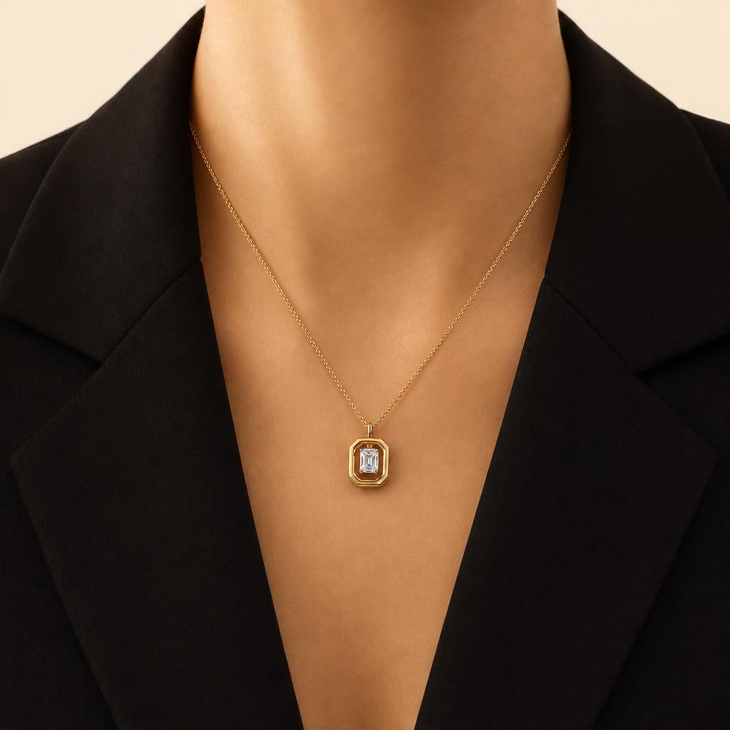 Sol Dourado Necklace - imagem tratada por IA